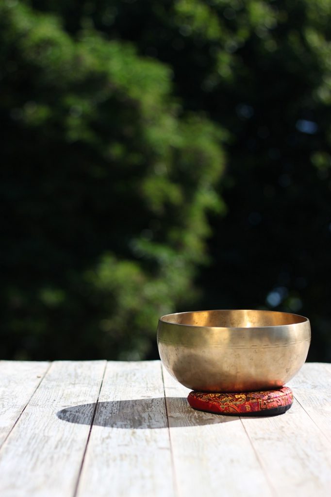 singing bowl, shell, gold-200851.jpg